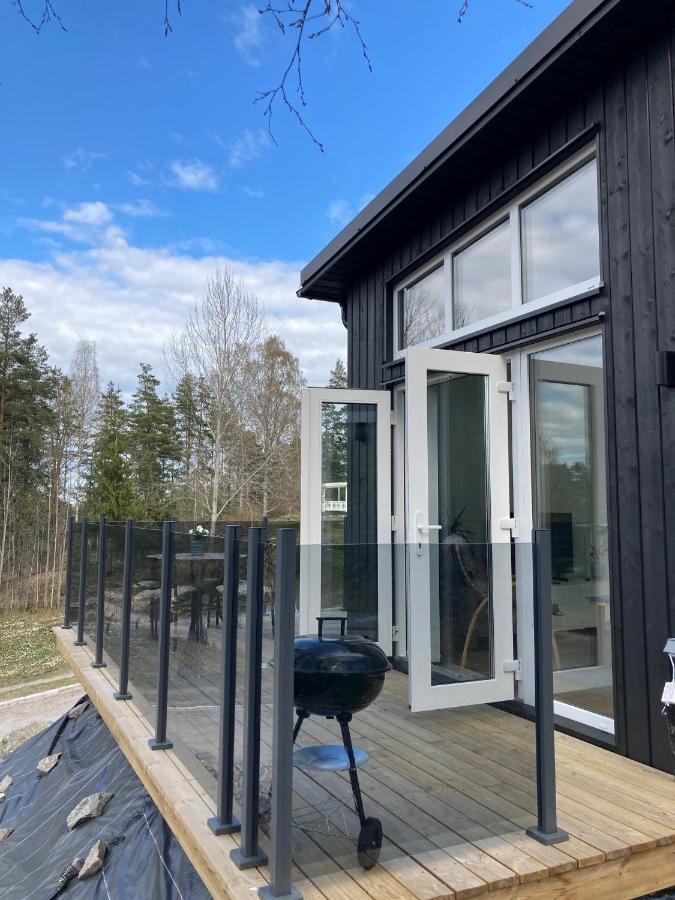 Cabin In The Woods, Close To Lake Maelaren Eskilstuna Exterior foto
